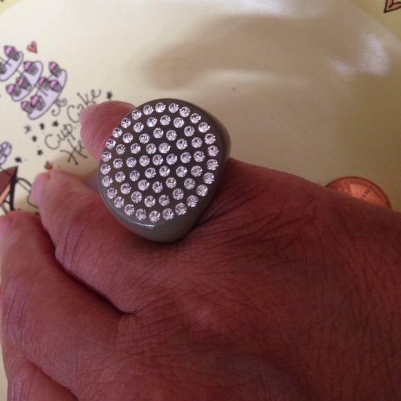 Size 6 resin ring with crystals - Picture 4 of 4