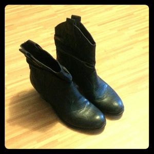 Maurice's short black boot size 9