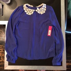NWT size small blue top with Peter Pan collar