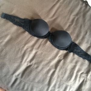 Black strapless bra