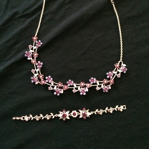 Purple crystal necklace & bracelet set.