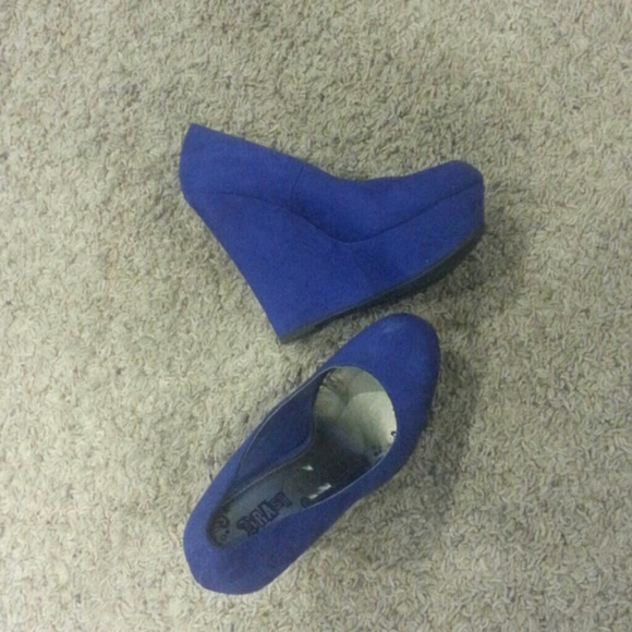 Bundle: Blue suede wedges & purse