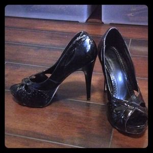 **SOLD** Bakers "krysta" 6sz Black Patent Pumps