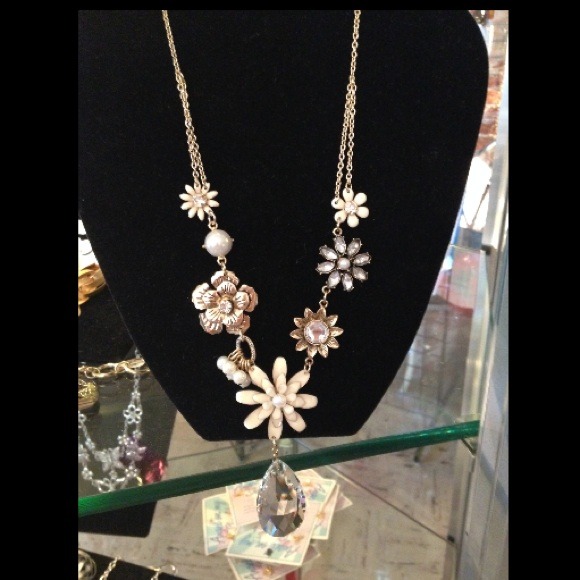 🎉NEW!!🎉 Flower necklace set