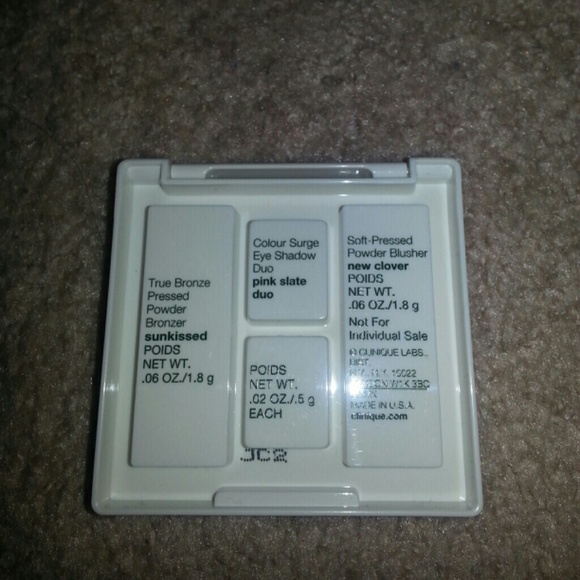 Clinique Compact - Picture 2 of 3