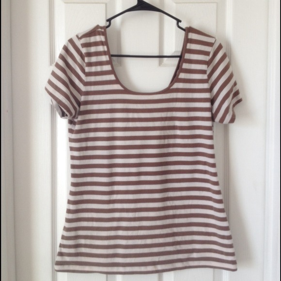 Old navy stretchy T with swoop neck & back - Picture 1 of 2