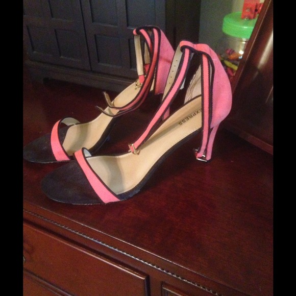 Express Shoes - Express heels 9.5