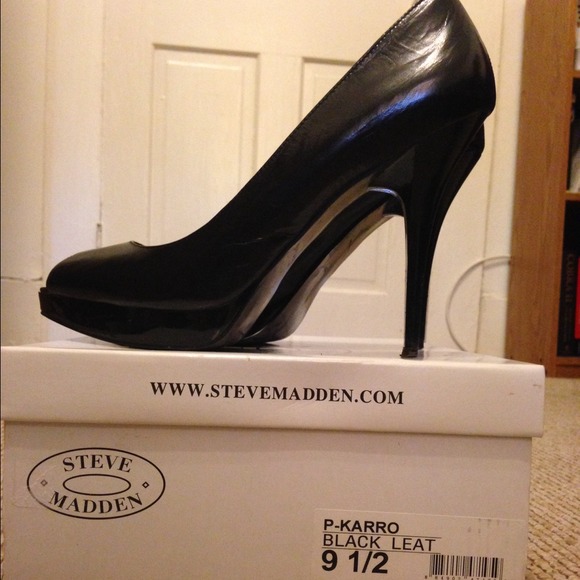Steve Madden classic peep toe stilletos