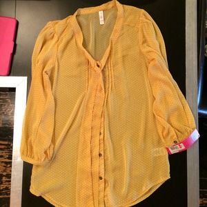 NWT size XS yellow polka dot top with tie accents