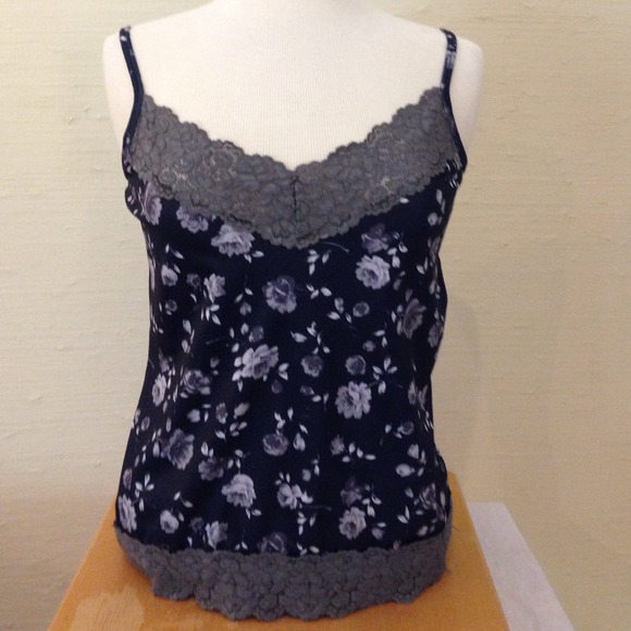 Price drop! White & Black floral tank