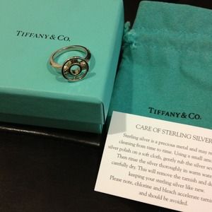 ⬇️ Reduced⬇️ Authentic Tiffany Atlas Ring 💍
