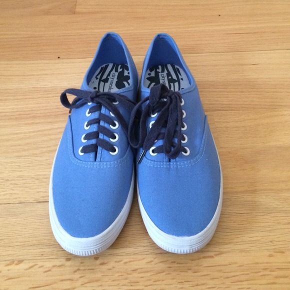 light blue canvas sneakers with navy laces