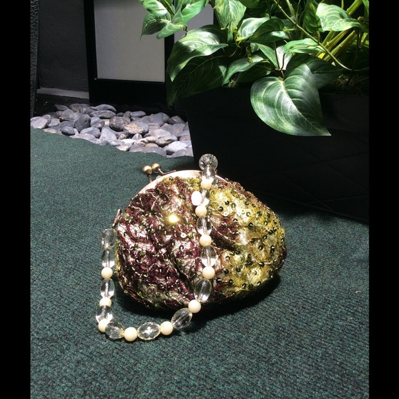 Reduced Beautiful satin handbag with sequins