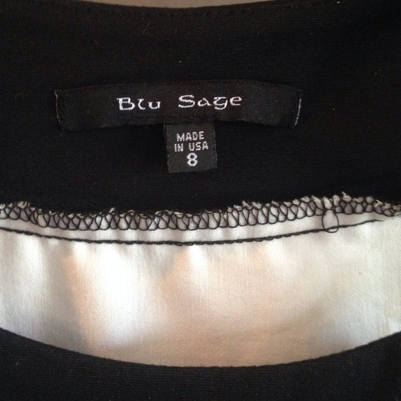 SOLD in Bundle Hawaiian floral print dress. - Picture 3 of 3