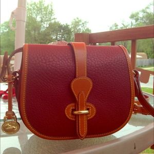DOONEY & BOURKE LEATHER CROSSBODY