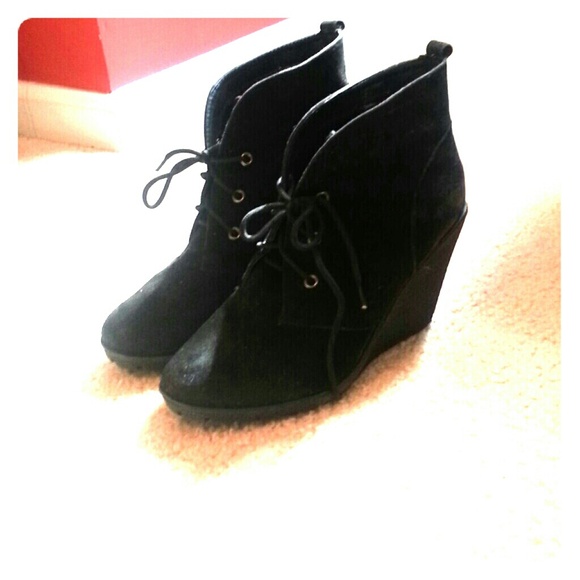 ***PRICE JUST REDUCED* Black wedge suede shoes
