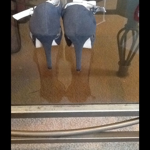 J.Lo 6 black & grey ruffled shoe - Picture 2 of 3