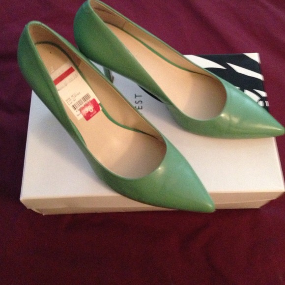 Green Nine West pumps
