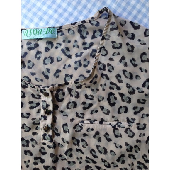 🚫SOLD VIA VINTED🚫 Cheetah Print Shirt - Picture 2 of 4