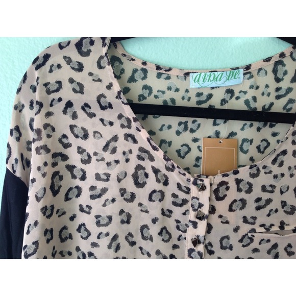 🚫SOLD VIA VINTED🚫 Cheetah Print Shirt - Picture 4 of 4