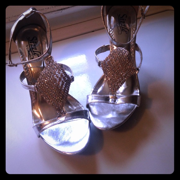 Silver prom shoes - Picture 1 of 2