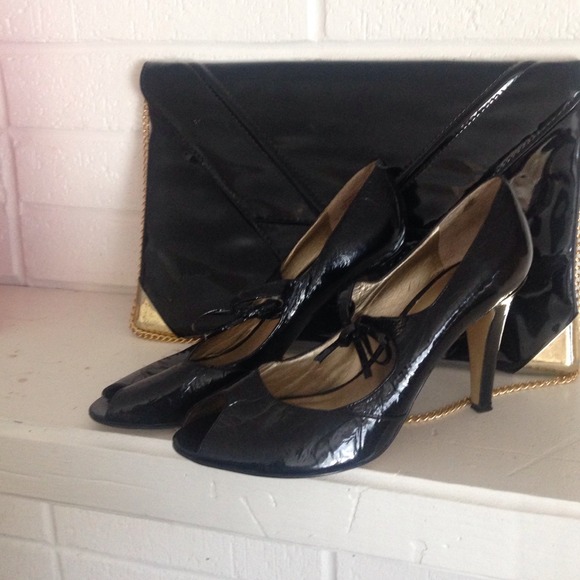 Black peep toes pumps Trade bundle @tpowell1966