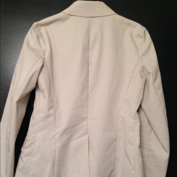 New theory blazer tan color sz4 - Picture 3 of 3