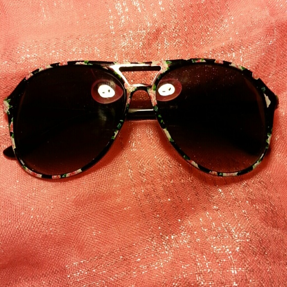 Floral Sunglasses - Picture 2 of 3