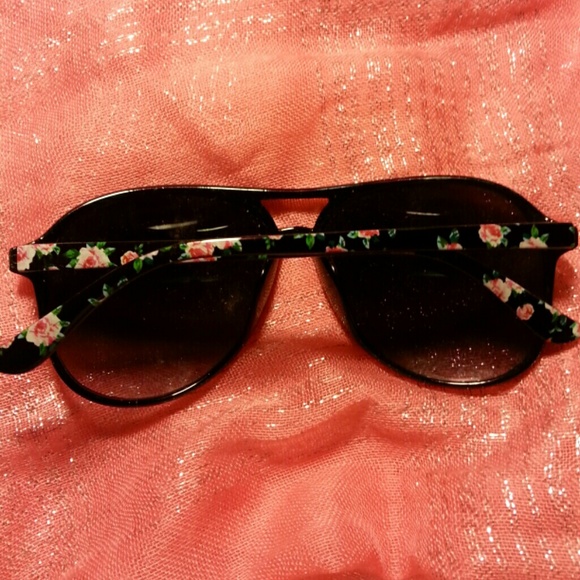 Floral Sunglasses - Picture 3 of 3