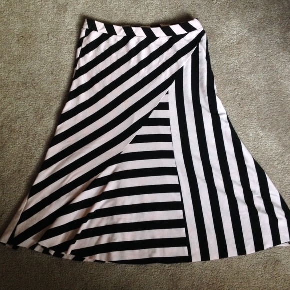 💥Arden B light pink and black striped skirt💥
