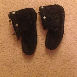 Minnetonka black fringe boots RESERVED for mteisa