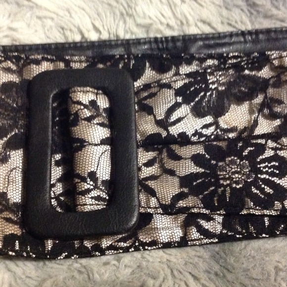 Light tan and black lace ALDO belt