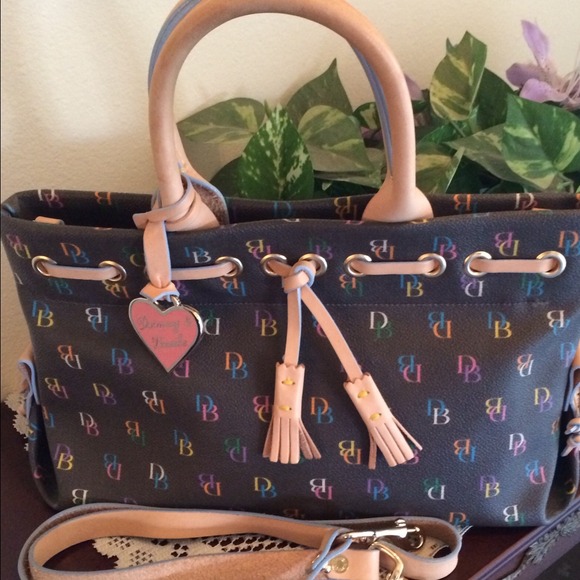 👜✅AUTHENTIC DOONEY & BOURKE TASSEL TOTE👜✅