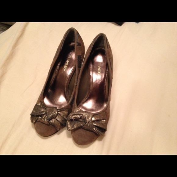 Nine West brown suede pump