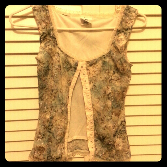 Hook-and-eye tank top