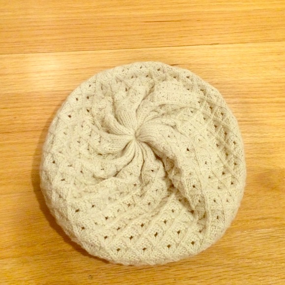 creme crochet beret