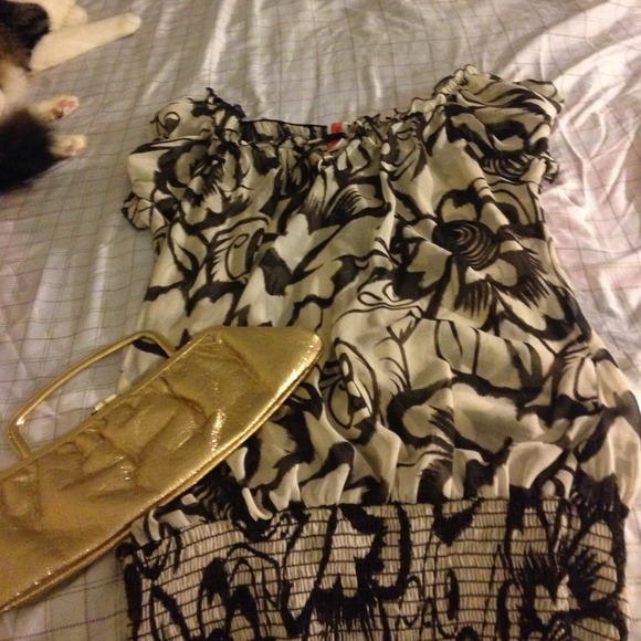 Cream and deep plum flair all design top