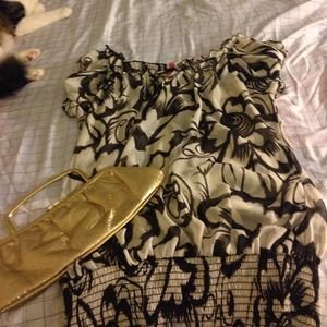 Cream and deep plum flair all design top