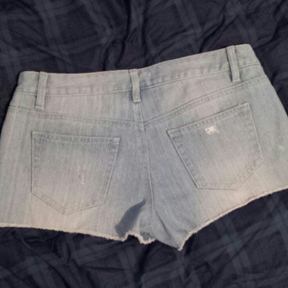 Cuttoff shorts - Picture 3 of 4