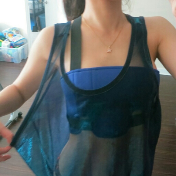 Sheer prism top. - Picture 2 of 3