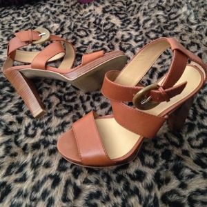 Tan Nine West sandals