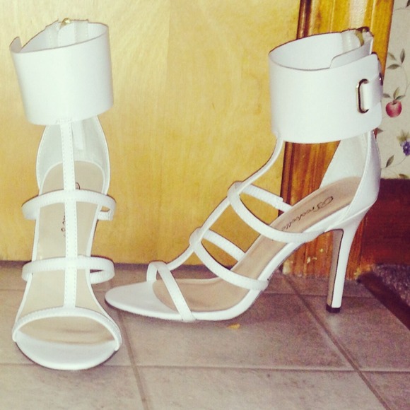 Ankle Strap Heel 💕PRICE NEGOTIABLE, MAKE AN OFFER