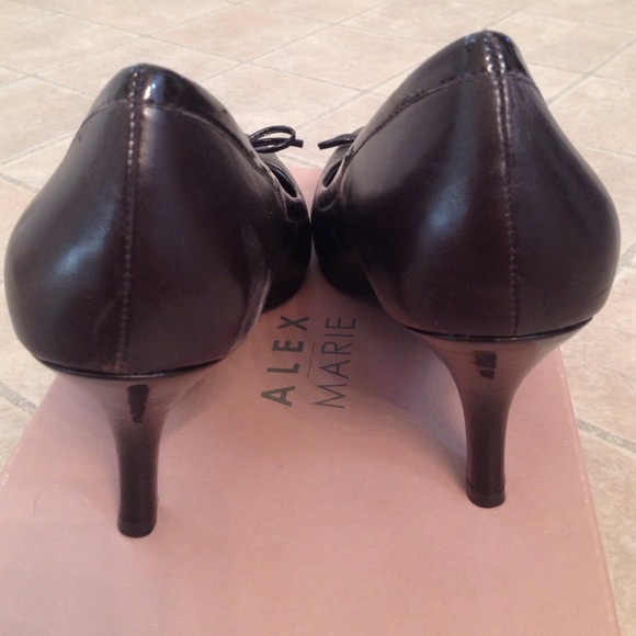 Woman’s Alex|Marie Chocolate Heels Size 8.5 - Picture 2 of 4