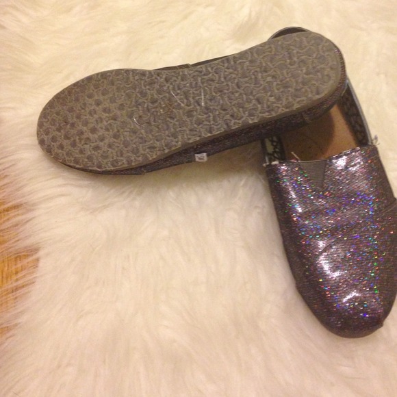 TOMS (authentic ) sold‼️