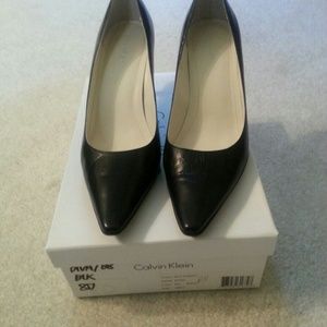 Calvin Klein black leather pumps