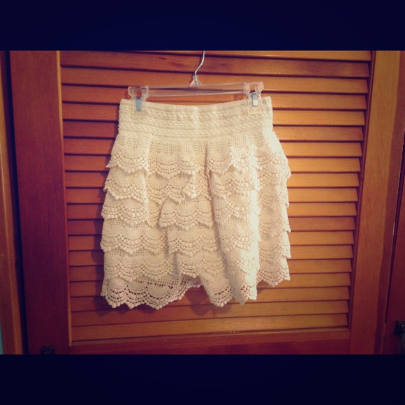 Cute beige floral pattern shorts