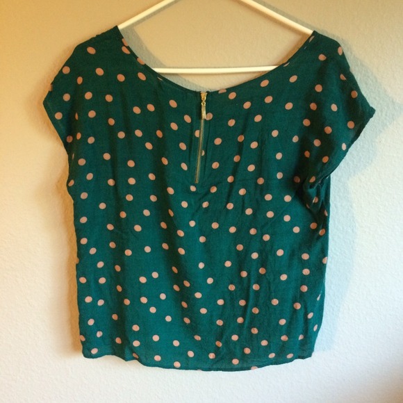 ❌BUNDLED❌ Polka Dot Top - Picture 2 of 4