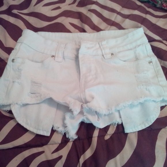 High Waste , Long Pocket , White Shorts