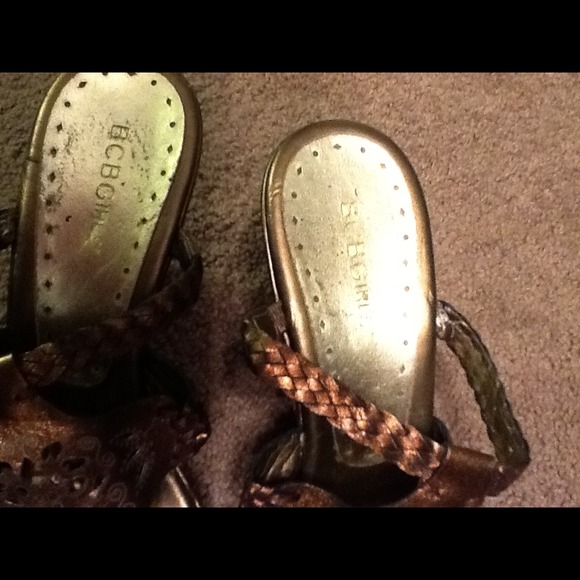 BCBG bronze wedge sandals - Picture 4 of 4