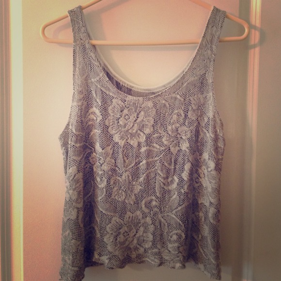 🚫sold in bundle🚫Unique crochet, flower tank top